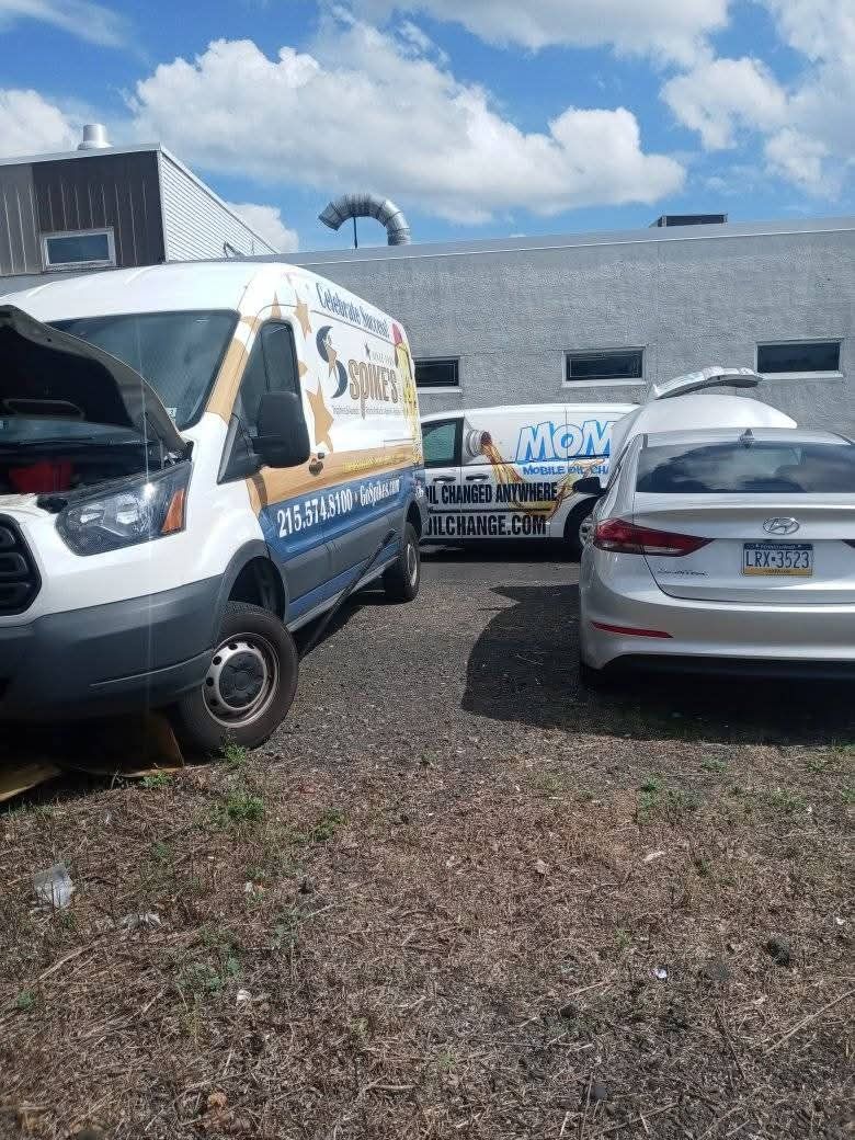 The MOMS van on site during a fleet service visit.